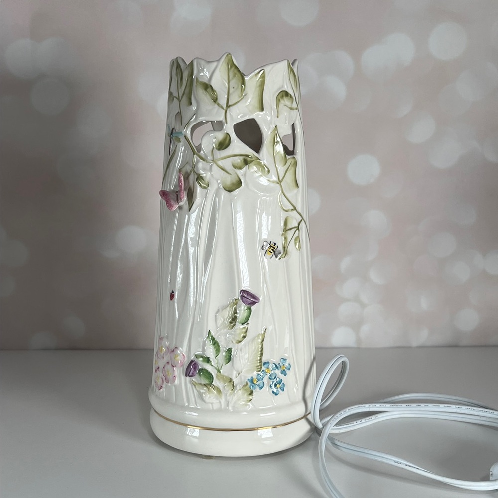 BELLEEK Springtime Floral Lamp with Leaf Design